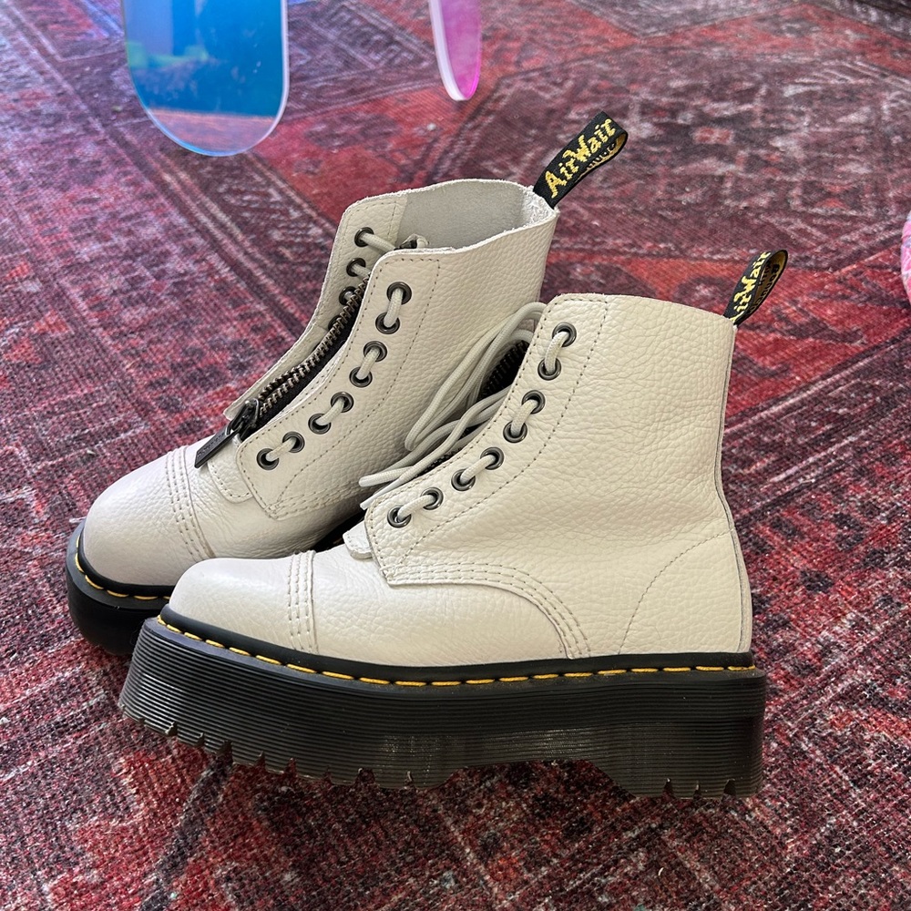 Dr. Marten Jadon platform boots
